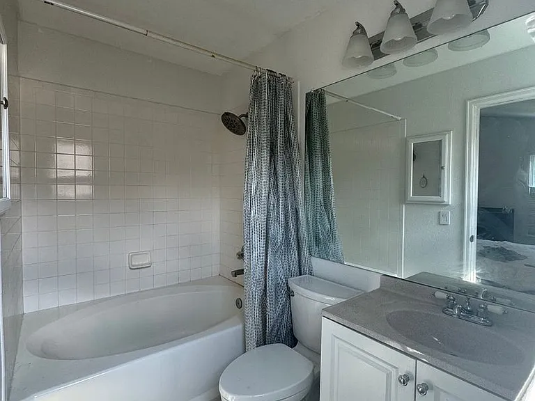 1312 Lambert Cir — Photo 15