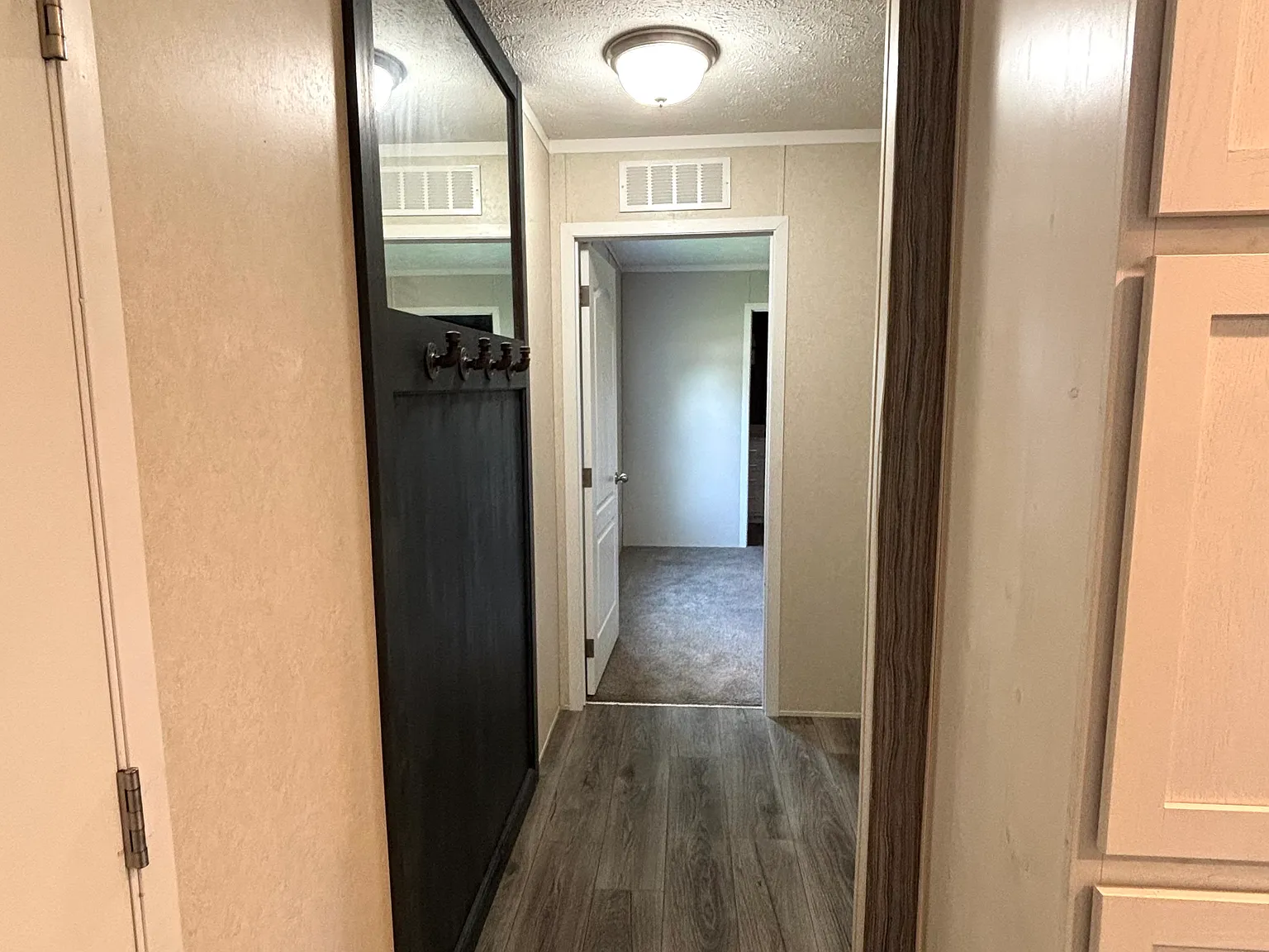 3 bed, 1056 sqft, $1,045 — Photo 4