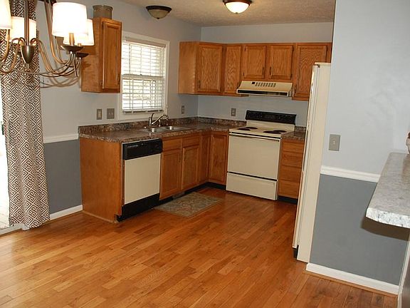 3rd image of 784 Oakland Dr