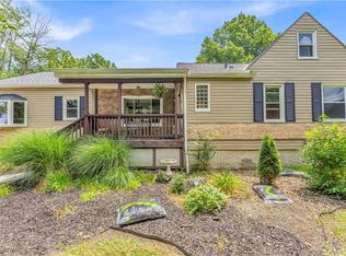 2135 Pine Ridge Dr, Wickliffe, OH 44092