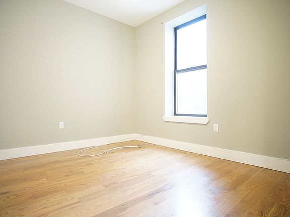 5th image of 1689 Sterling Pl APT 2