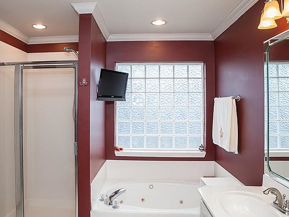 5th image of 110 Wild Rose Ln