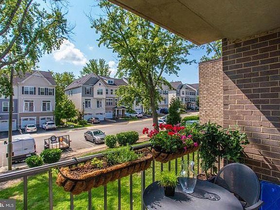 3rd image of 1550 Renate Dr APT 201