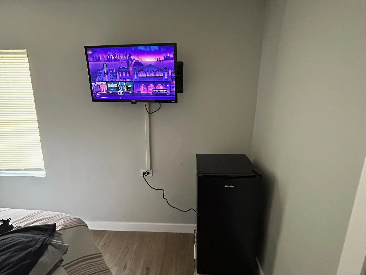 4 bed, 2.0 bath, 1298 sqft, $693 — Photo 3