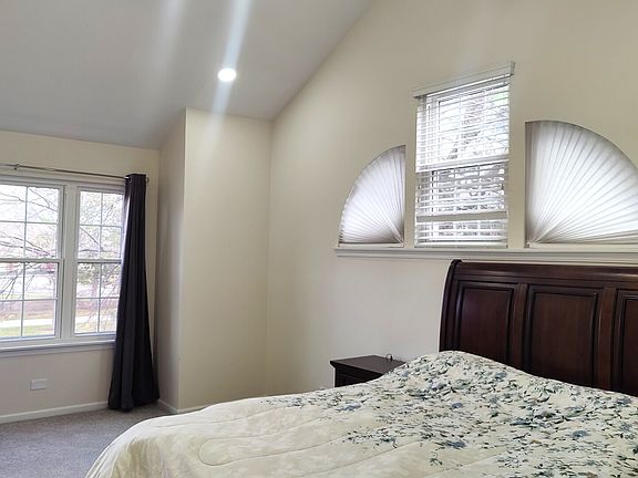 4th image of 138 White Branch Ct S