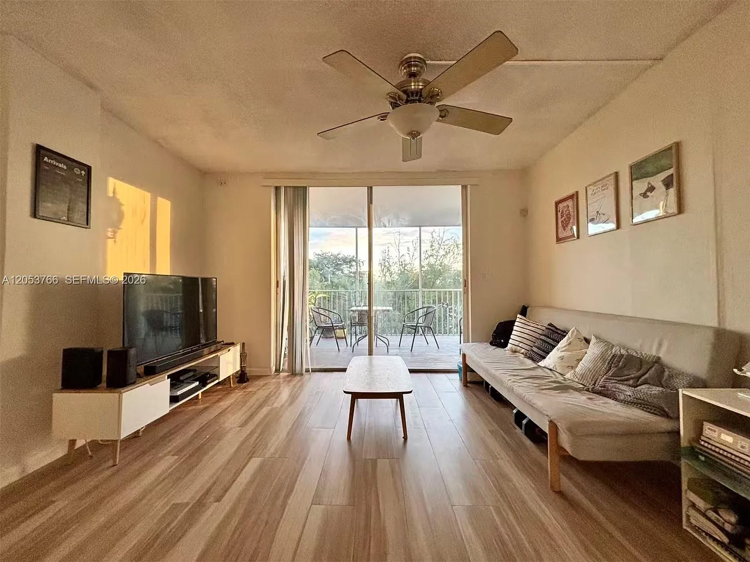Eastern Shores White Hous — Photo 4