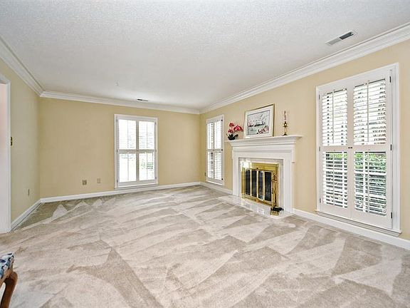4th image of 7524 Red Oak Ln