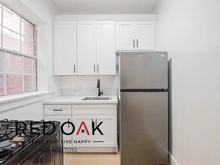 1110 S Lake St #103 — Photo 6