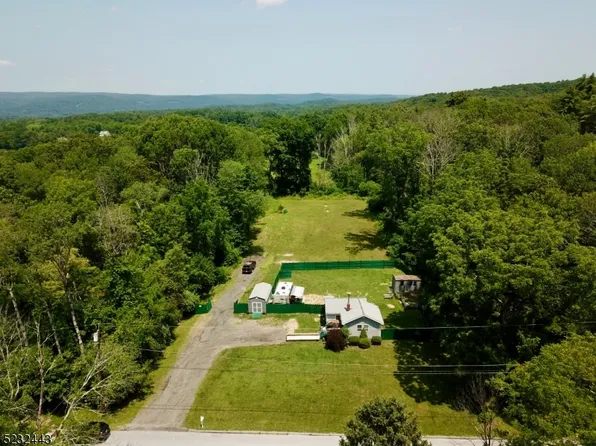 8 Myrtle Dr, Montague Twp., NJ 07827