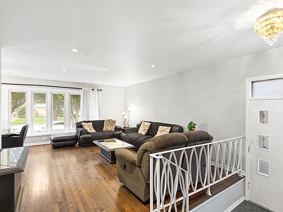 3rd image of 4639 Howard St