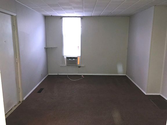 5th image of 709 W Queen St #1