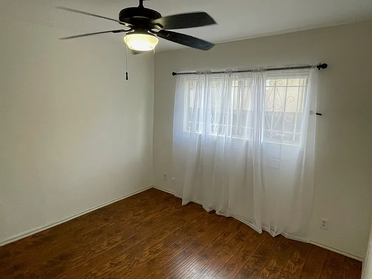 1400 N Fairfax Ave #4 — Photo 18
