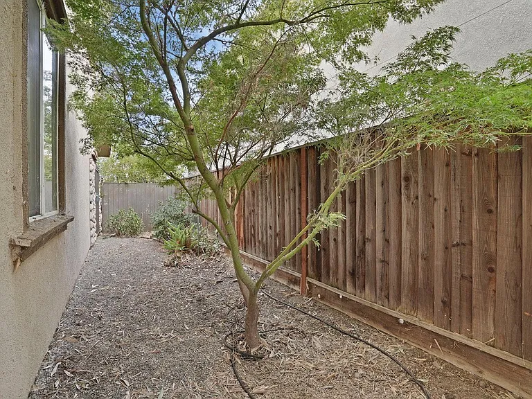 2390 Gibralter Ln — Photo 27