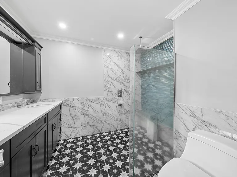 257 Southlawn Ave — Photo 24