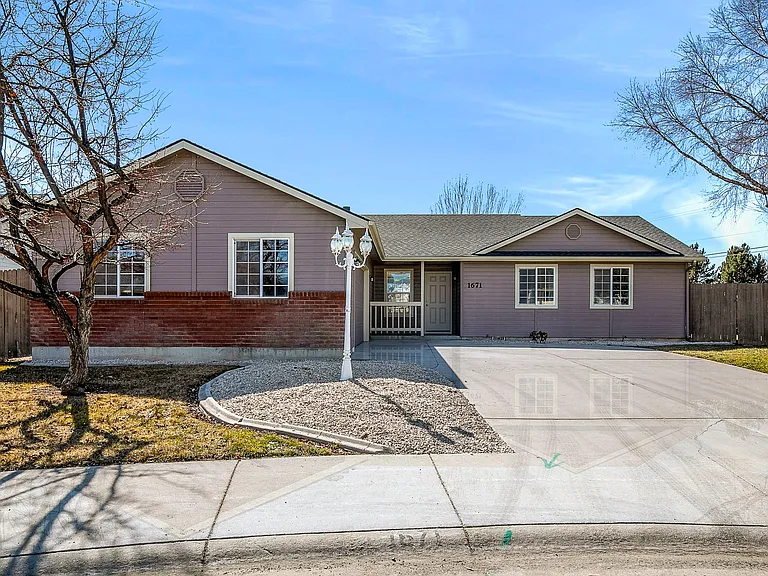 1671 E Kamay Ct — Photo 1