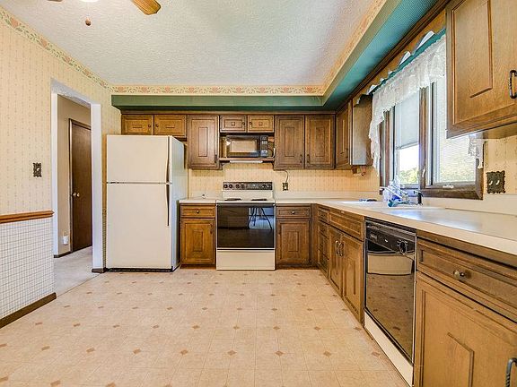 3rd image of 4214 Bel Air Dr