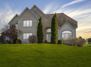 7921 W Rolling Field Dr, Mequon, WI 53097