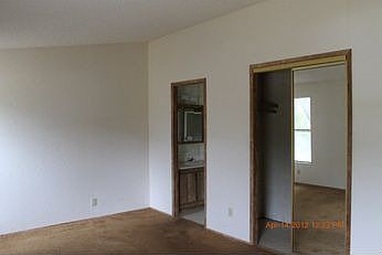 4th image of 34275 Benton Rd