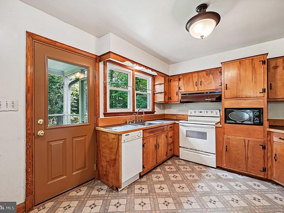 5th image of 105 Hatton Dr