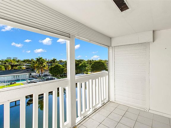 4th image of 455 Paradise Isle Blvd APT 402