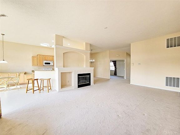 3rd image of 4401 Black Oak Ln