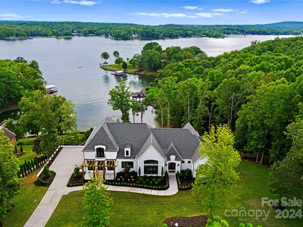 18304 Rosapenny Rd, Charlotte, NC 28278
