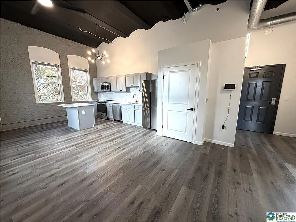 1 bed, 600 sqft, $1,900 — Photo 3