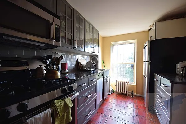 Rented by Rolling Stone Realty LLC | media 11