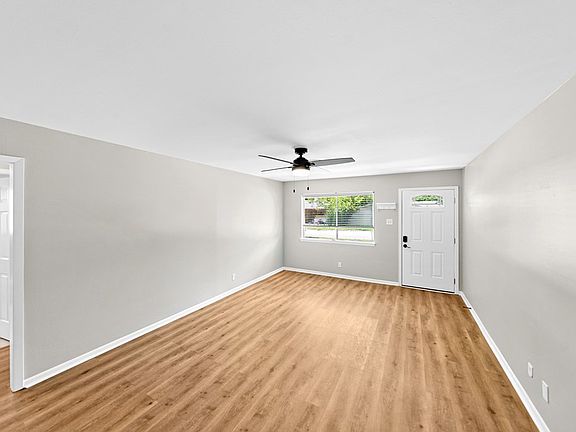 5th image of 512 Lake Dr