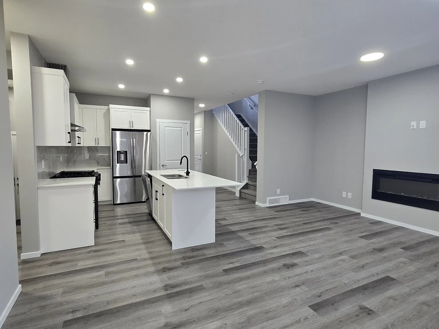 108 Carringwood Grv NW — Photo 3