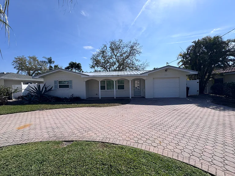 7818 Causeway Blvd N — Photo 1