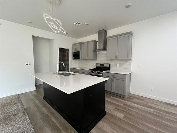 5th image of 1801 Sara Vista Dr