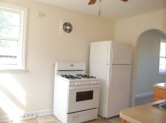 5th image of 9145 Robinson Ave