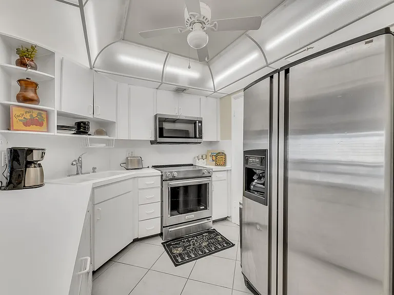 133 N Pompano Beach Blvd #708 — Photo 7