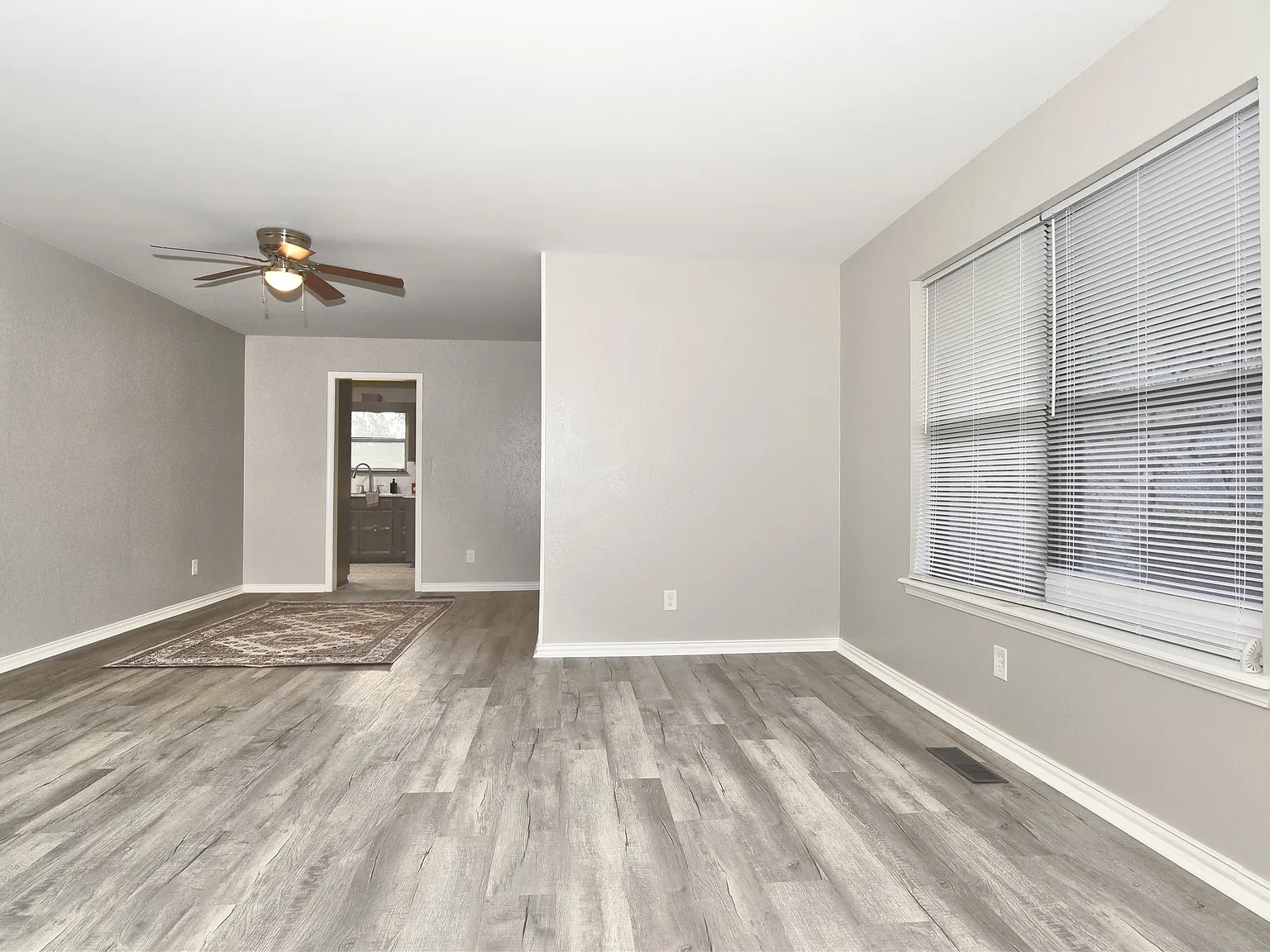 4 bed, 2.5 bath, 2724 sqft, $2,500 — Photo 3
