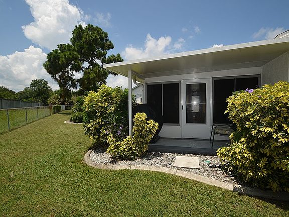 2nd image of 4065 Bayberry Dr