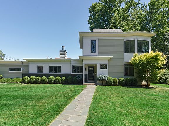 2nd image of 1010 Nautilus Ln