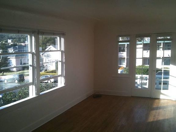 3rd image of 1090 E Santa Clara St