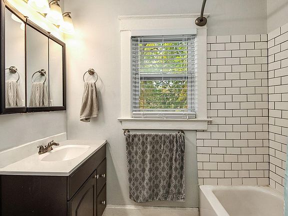 5th image of 2924 Holmes St APT 1