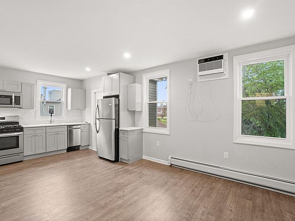 2nd image of 14 W 19th St