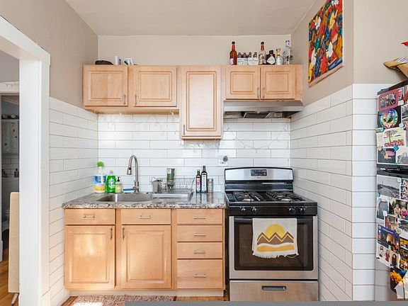 4th image of 2711 W Wellington Ave #2