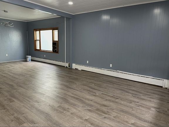 3rd image of 588 N Franklin St