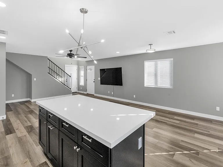 2509 E Broadway Rd #4 — Photo 6