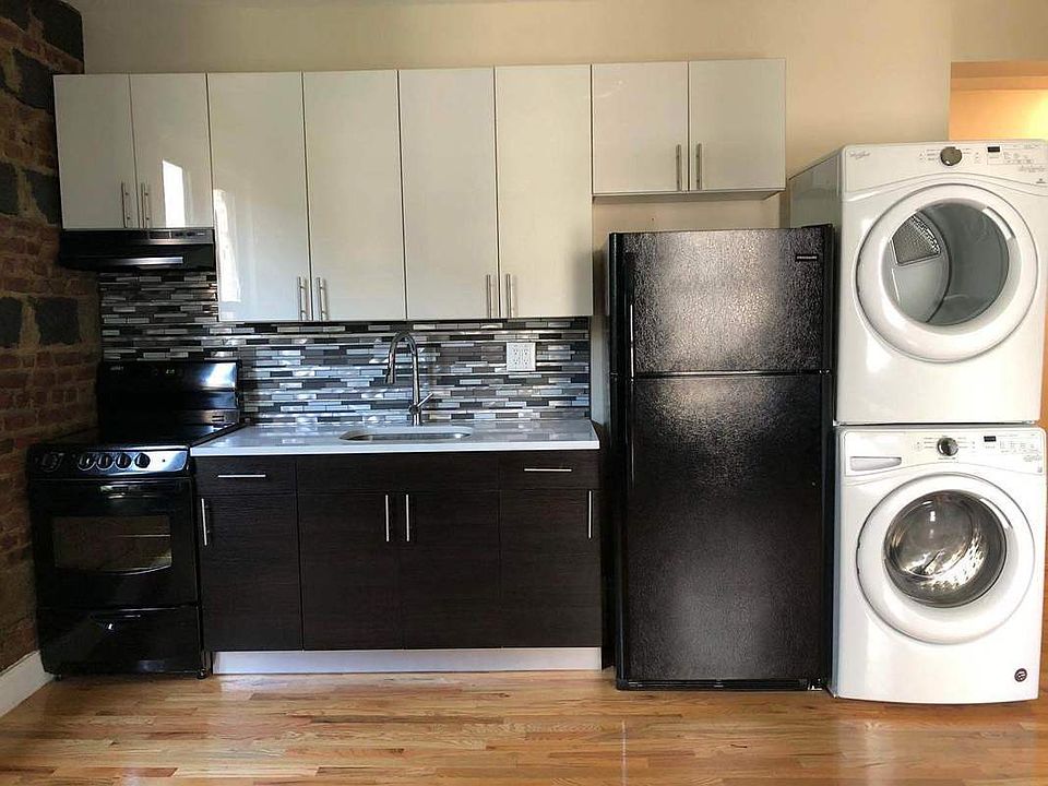 1st image of 530 Parkside Ave APT 3K