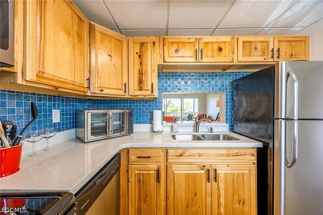 2 bed, 2.0 bath, 891 sqft, $2,700 — Photo 4