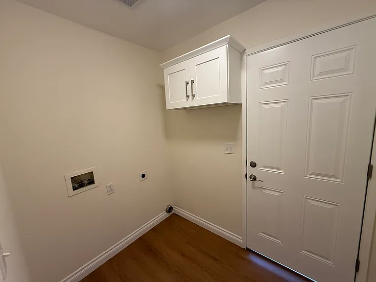 2686 Beverly Ave — Photo 20