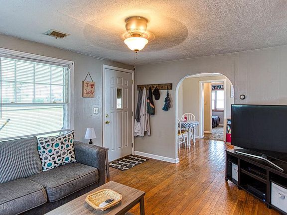 5th image of 1622 Lakeside Dr