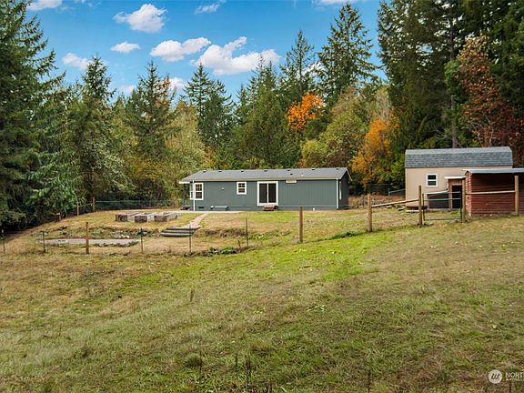 Back yard and pasture area.>