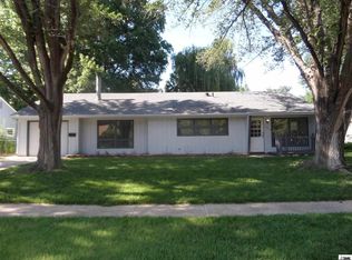 3916 SW 28th St, Topeka, KS 66614