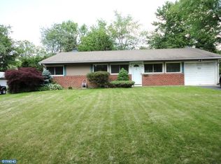 50 Cambridge Rd, Kendall Park, NJ 08824